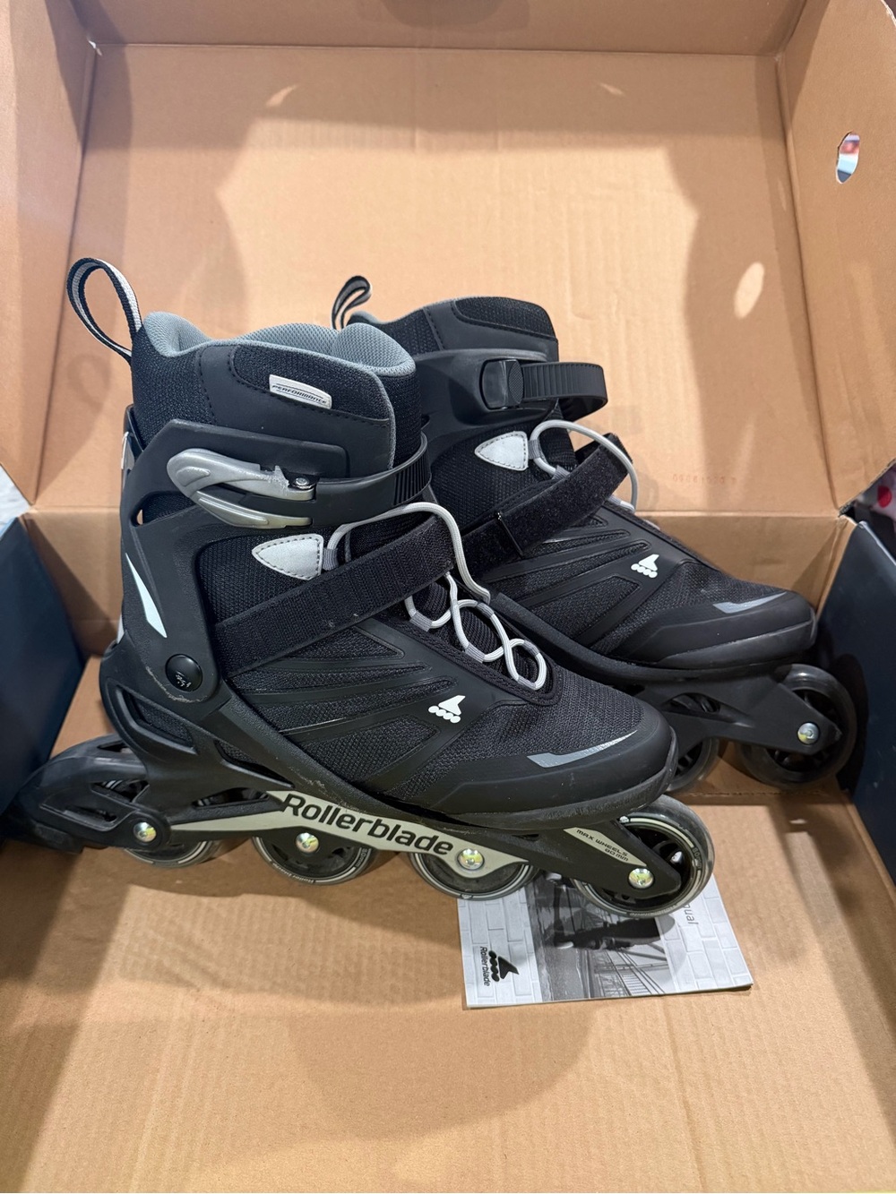 Rollerblade Zetrablade Inline Skates – Men’s US Size 9 (EU 42)